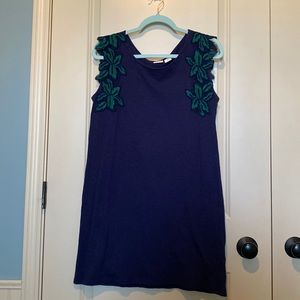 Detailed floral sleeve dress